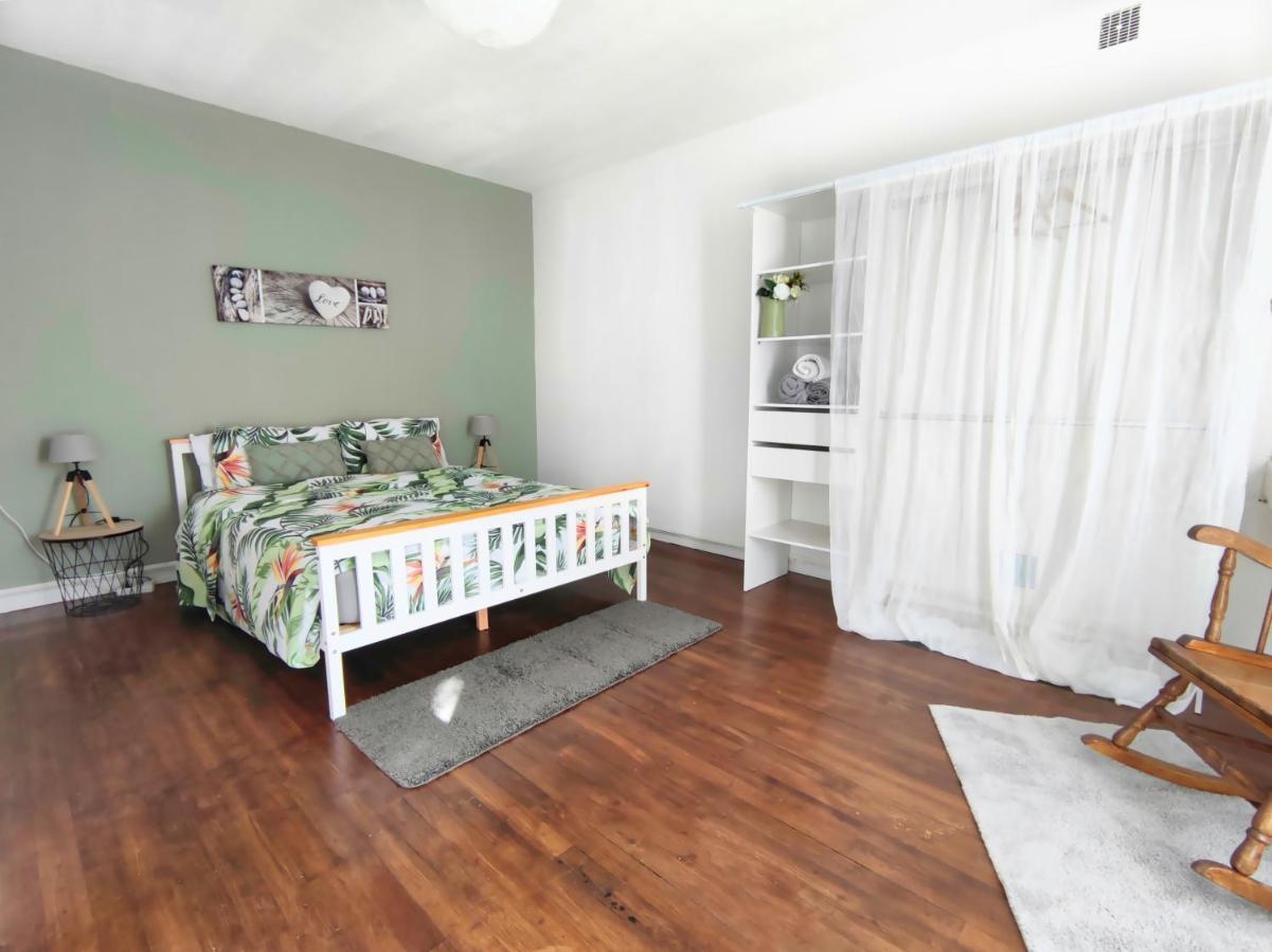 Number 22 - Le Dorat - Apartment One With Garden & Free Parking Dış mekan fotoğraf